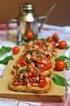 Bruschetta al pomodoro 9.5 Das italienische Brot mit Tomaten und Knoblauch. Unser reichhaltiges Antipasti- und Salatbüffet, bedienen Sie sich selbst