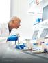 Labortest: Bayer-Forscher Philip Ramsey untersucht Blutproben an einem Gerät für Gerinnungsdiagnostik auf mögliche Blutgerinnsel.