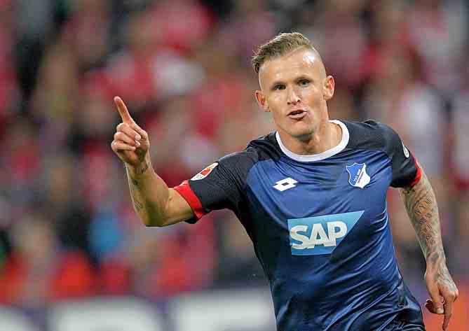 Er vermag rechts defensiv als auch rechts offensiv zu spielen, sogar im zentralen offensiven Mittelfeld, sagt der Vorstand Sport des SC Freiburg.