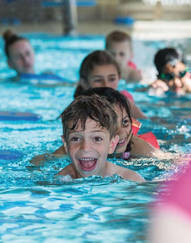 Schwimmtraining für Flüchtlinge Die Wasserwacht Anklam bietet seit einiger Zeit Schwimmkurse für Flüchtlingskinder an.