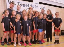 Das erfolgreiche Mädchenteam VfL Ringerchef dankt den Karis mit Erinnerungs-Pokal und Landesgrenzen hinaus positiv Werbung für den Verein gemacht worden war.