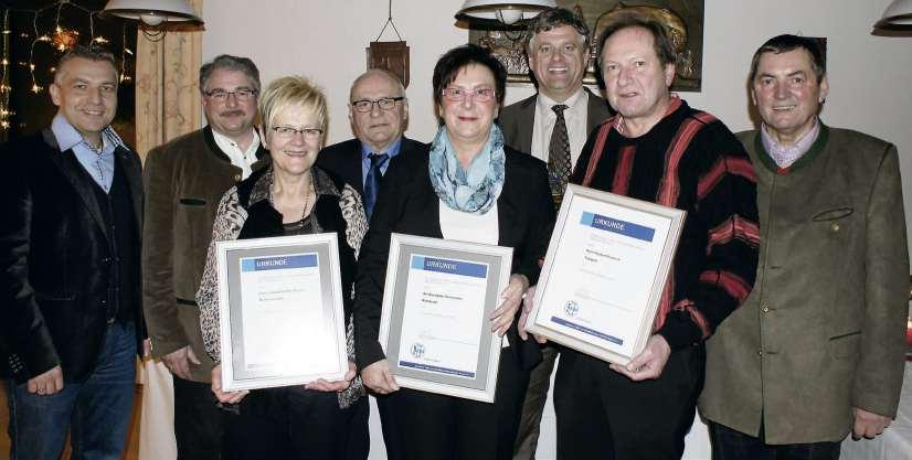 36 Kulmbach Bayerischer Hotel- und Gaststättenverband Für langjährige Mitgliedschaft wurden bei der Weihnachtsfeier des BHG-Kreisverbands in der Einkehr zur Schmiede mehrere Gastronomen geehrt.
