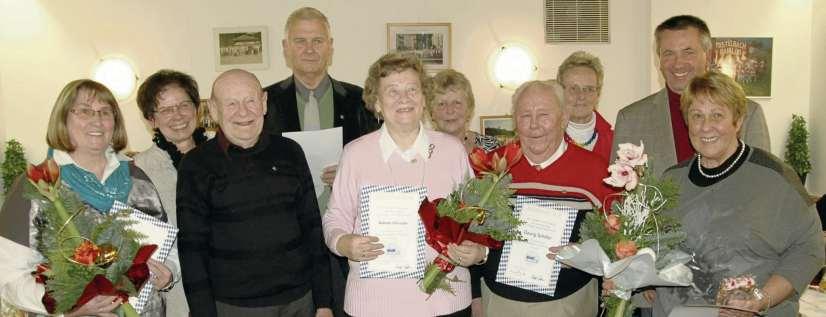 38 Mistelbach VdK-Ortsverband Eingebunden in die Weihnachtsfeier des VdK Ortsverbandes Mistelbach in der Gaststätte Großmann waren Ehrungen langjähriger, treuer Mitglieder.