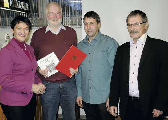 4 Bad Berneck SPD-Ortsverein Im Bild (von links): Landtagsvizepräsidentin Inge Aures,Albrecht Diller, Udo Sauerstein und Jürgen Zinnert.