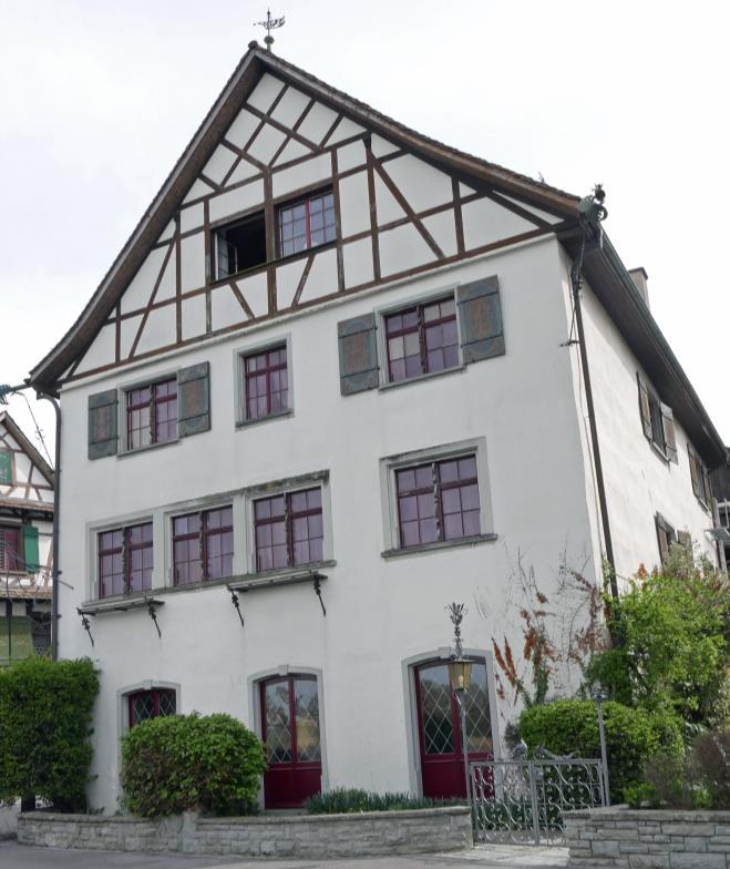 aöpri Gottlieber Nachrichten VERSCHIEDENES April/Mai 2019 Das 1620 erbaute Untere Steinhaus, ist eines der ältesten Gebäude von Gottlieben. Darin befand sich im 17. und 18.