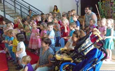 14 Aus dem Vereins- und Gemeindeleben kinderhaus günzlhofen Kasperltheater im Kinderhaus Günzlhofen Im Juli war das