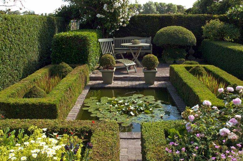 Nicht nur in riesigen Gärten sorgt Geometrie für eine schöne Aufteilung. Gerade kleine Gärten profitieren von aufgeräumter Optik und clever positionierten Elementen.