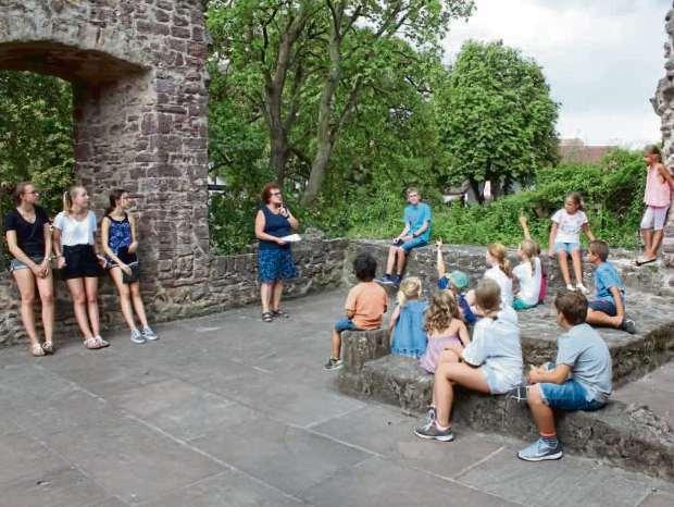 Ab September bietet das Dreieich-Museum einmal pro Monat für Kinder von fünf bis zwölf Jahren eine besondere Führung zu unterschiedlichen Themen rund um die Burg Hayn und das Leben im Mittelalter an.