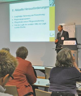 Auf dem Managementkongress sprach Johannes Wallner, Präsident von Lebenswelt Heim, über Vorbildprojekte in Österreich, z.b. den an Altenheimen angeschlossenen Fitnessstudios 70+.