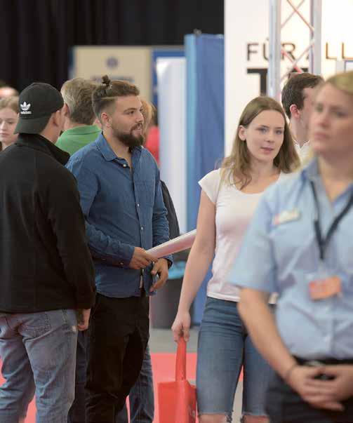 Generation 50 plus auf der Jobmesse Münsterland über ihre Karrierechancen informieren und Services wie Bewerbungsmappenchecks oder Bewerbungsfotoshootings