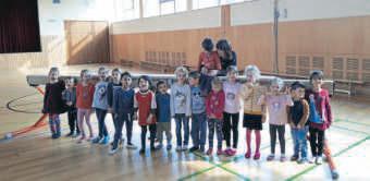 Das Team der Tagesstätte Kunterbunt mit Kindern, Eltern und Erzieher/innen Kindergarten Horrenberg So fühlt sich der Bohrer an Die Mondgruppe erkundet Horrenberg Im Rahmen unseres Projekts: In