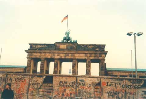 Nr. 98 GÜTERGOTZER LANDBOTE Seite 9 Meine persönliche Wende Vor 25 Jahren fiel die Berliner Mauer. Es ist daher jetzt eine gute Zeit, um sich an diesen historischen Moment zu erinnern. Am 9.