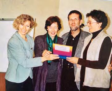 Elsa Gindler Preisträger 2002: Forschungsgruppe: v.l. Vorstand Barbara Bayerl, Karin Schreiber-Willnow, Klaus-Peter Seidler, Anke Hamacher-Erbguth Elsa Gindler Preisträgerin 2004: v.l. Ulrike Schmitz