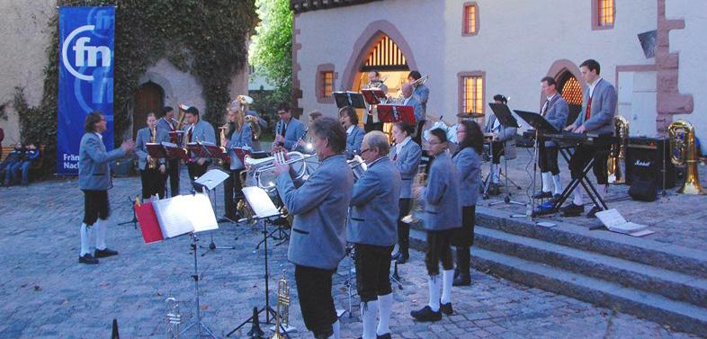 Von April bis Mitte Oktober jeweils freitags um 21 Uhr erklingen wieder die Melodien von den Bläsern der Stadt- und Feuerwehrkapelle unter der Leitung von Gustav Endres.