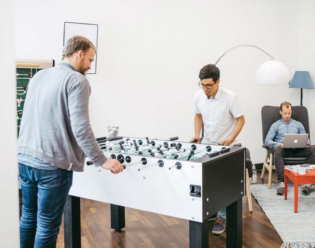 Teamgeist braucht mehr Wie funktioniert das Arbeiten im Start-up neotiv? Die Must-haves der Büroausstattung eines Start-ups sind selbstverständlich: Kickertisch, Kaffeevollautomat und Chill-out-Area.