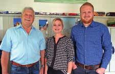 UNTERNEHMEN Reinhold Merk mit seinen Kindern Sylvia und Steffen (von links), die ebenfalls im Unternehmen tätig sind.