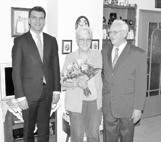 Amtsblatt Neukieritzsch - 16 - Familie Herbert und Helga Rech besuchte der Bürgermeister zur Goldenen Hochzeit. Er wünschte dem Ehepaar noch viele schöne gemeinsame Jahre und überbrachte Blumen.