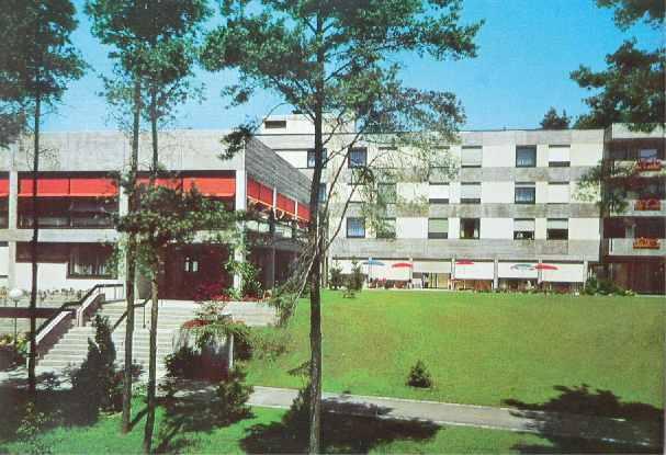 Aus der Geschichte des AWO-Kreisverbandes Altenheim in idealer Lage am Waldrand Mitte der sechziger Jahre begannen die Planungen für ein Altenheim in Zirndorf.