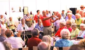 Rückblick Rückblick Die Senioren-Messe der NEUWOGES Demographische Herausforderungen erfolgreich meistern Bereits zum sechsten Mal wurden auf der beliebten Messe zahlreiche Ideen und Anregungen für