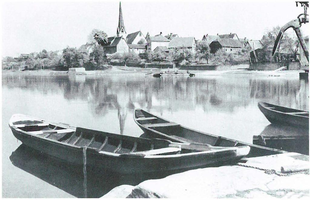 282 Abb. 21 Blick über den Main von \Vörth nach Erlenbach; deutlich sind die Fahrnachen (links und rechts) vom Fischerschelch (Mitte) zu tnterscheiden; um 1935).