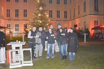 - 11 - Erste Schlossmeisterschaften im Eisstockschießen Am ersten Adventssamstag, am 2. Dezember schrieb Martinskirchen im Eisstockschießen Geschichte.