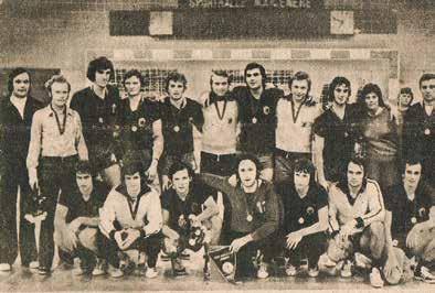 SC DHFk Leipzig - Unsere Historie DDR-Meister SC Leipzig 1975/56: Bernd Hierse (Mannschaftsarzt), Klaus Franke (Co-Trainer), Axel Kählert, Matthias Wolf, Lothar Doering, Uwe Stemmler, Dietmar