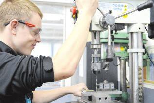 VII Seit mehr als 25 Jahren ist die HKR-Werkzeugtechnik GmbH in Spraitbach Hersteller von Kunststoff-Spritzgusswerkzeugen, die überwiegend im Automobilsektor zur Anwendung kommen.