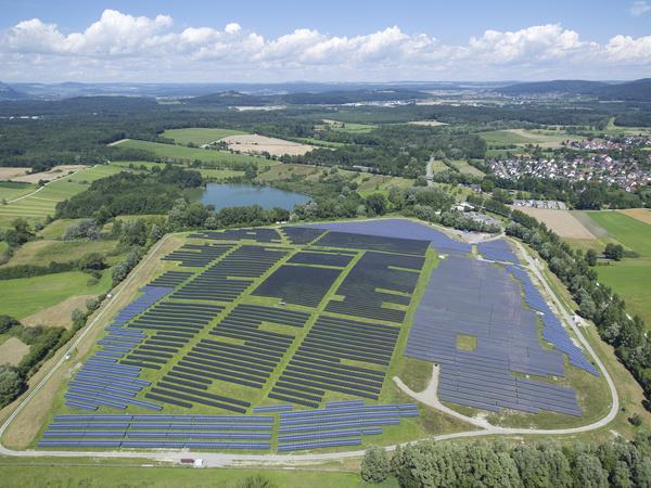 Solarpark Rickelshausen bei Radolfzell-Böhringen 2016 (1) Der Solarpark Rickelshausen ist mit 6 MW die größte Freilandanlage