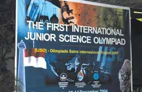 2008 2018: 10 Jahre Auswahlwettbewerb IJSO Die Gründung der IJSO In der International Junior Science Olympiad werden zwei theoretische und eine experimentelle oder auch Laborklausur geschrieben.