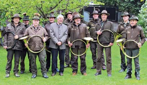 Reviere Bezirk Vinschgau Revier Matsch Roman Salutt geehrt Im Rahmen der diesjährigen Vollversammlung des Jagdreviers Matsch wurde dem langjährigen Mitglied Roman Salutt gratuliert.