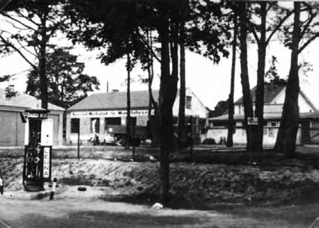 Außer der Tankstelle betrieb Hedwig Franke ein Taxiunternehmen. Die ARAL-Tankstelle wurde nach 1945 abgebaut. betriebene Tanksäulen ersetzt. Ein weiterer Umbau fand in den 1970er Jahren statt.