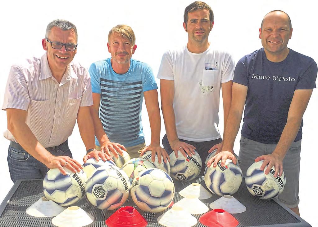net Die Herren der Bälle: Unsere Sportredaktion mit (von links) Olaf Paare, Mirko Bernd, Michael Bongard und Sascha Nicolay ist bereit für die neue Fußball-Saison.