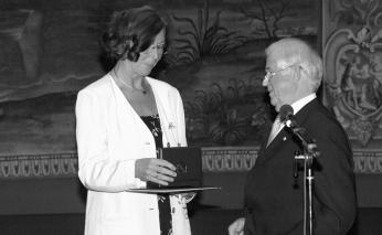 Ministerpräsident Prof. Dr. Kurt Biedenkopf ehrt sächsische Ärzte Am 5. Juni 2000 wurde an Frau Dr. Ingrid Straßberger und an Herrn Prof. Dr. med. habil.
