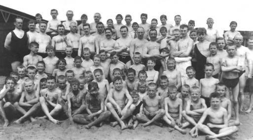 1907 Ab 1907 fanden die Schwimmfeste des Bremer Verbandes im Hollersee im Bürgerpark statt.