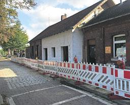 Bierfässer aus der damals florierenden Unterelbe sche Bierbrauerei Actien Gesellschaft wurden auf dem r Bahnhof verladen und so nach Hamburg gerollt.