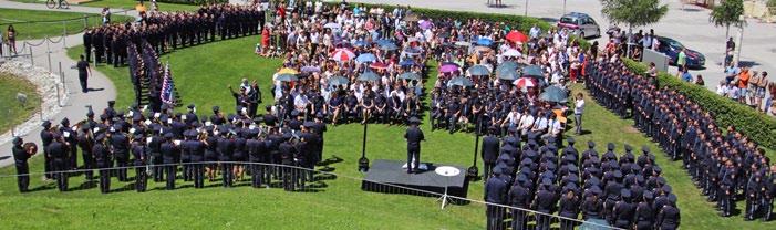 landespolizeidirektion news Lehrgangsabschlussfeier und Angelobung in Wattens 71 Polizeiverstärkungen in Tirol 13 Polizistinnen und 58 Polizisten feierten am 25.