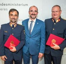 landespolizeidirektion news HR Mag. Johannes Freiseisen MA und Obstlt Wolfgang Ostheimer BA erhielten hohe Auszeichnungen in Wien Am 3. Juni 2019 überreichte Sektionschef Mag.