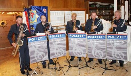 externes kulturelles kreatives Das Saxophonquintett der Polizeimusik Tirol umrahmte die Ehrungen beim Galaabend. Tirol im Rumer Hof statt.