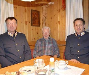Der Bezirkspolizeikommandant von Imst, Obstlt Hubert Juen und sein Stellvertreter ChefInsp Gert Pfeifer besuchten Obstlt i.r. Johann Loidold, der sich mehrere Monate in Wien aufhielt, Ende März 2019 und statteten ihm zu seinem 85.