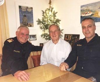 Obstlt Reisenzein und KontrInsp Rossi verbrachten mit dem Jubilar einen schönen Nachmittag und diskutierten über die alten Zeiten bei der Gendarmerie.