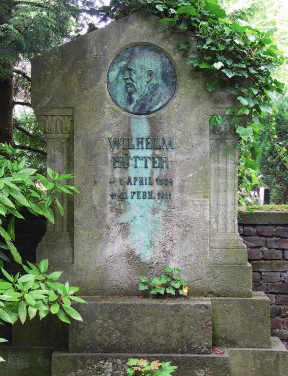 Reihe: Menschen und Steine (2) Der Zeitungsverleger Wilhelm Hütter (1834 1911) n der Nähe der Trauerhalle befindet Isich auf unserem Friedhof das Grabmal des Zeitungsverlegers und Druckereibesitzers