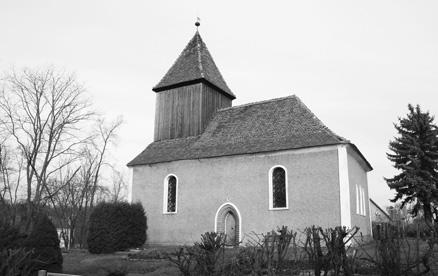 Bemühungen um die Dorfkirche Förderverein Dorfkirche Wulfersdorf e.v. Ganz gleich, aus welcher Richtung man sich unserem Ort nähert, der Kirchturm weist uns stets den Weg.