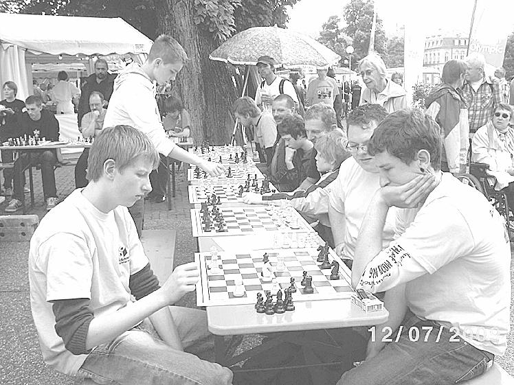 die Württembergische Schachjugend WSJ mit kräftiger Unterstützung seitens des Schachbezirks Stuttgarts, abermals mit einem attraktiven Schachprogramm.