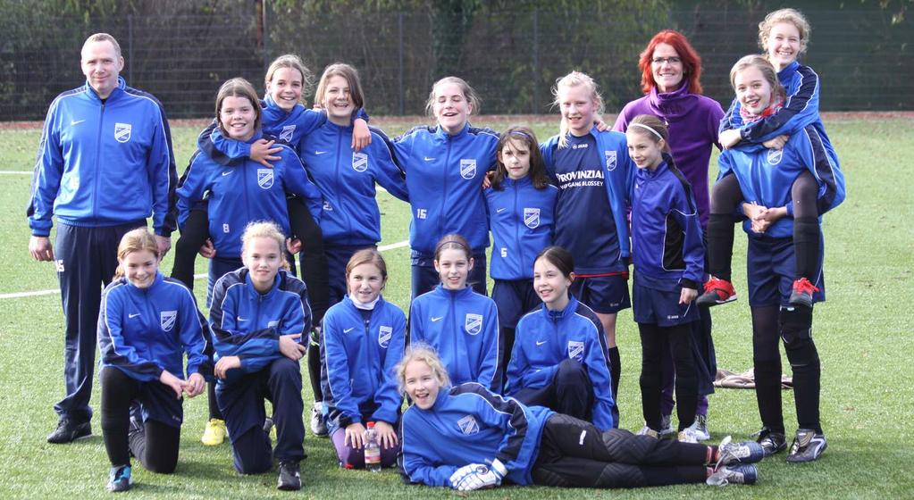 Jugend: Mädchen im Blickpunkt 11 Unsere erfolgreiche U13 Die U13-Mannschaft des SC Rhenania Hochdahl blickt auf eine äußerst erfolgreiche Halbserie zurück.