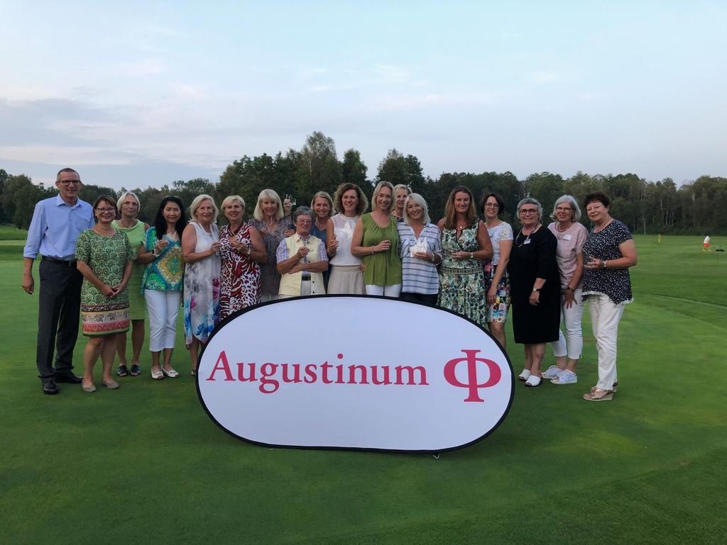 Erster Augustinum Cup in Eschenried Seit 2013 veranstaltet die Augustinum-Gruppe in ganz Deutschland Golfturniere. 34 Golfclubs, 50 Turniere, 3.