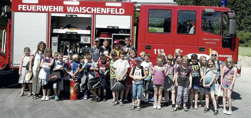 38 Waischenfeld Feuerwehr Am Mittwoch, den 1. Juli, besuchte die dritte Jahrgangsstufe der Grundschule Waischenfeld mit ihren beiden Lehrkräften die Feuerwehr.