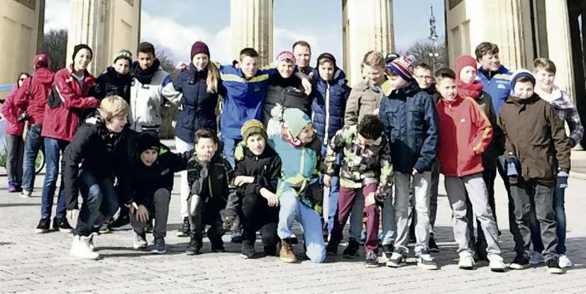 8 FSV "Wir fahren nach Berlin!" Unter diesem Motto stand das Trainingslager der D-Jugend des FSV.