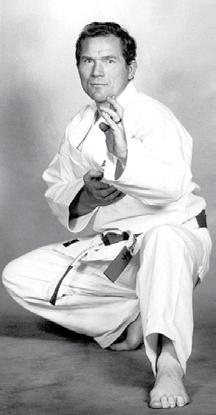 Horst Zettners eiserne Disziplin und Härte bei dem Karate-Training mit seinen Schülern in der Wunderburger Schulturnhalle (zeitweise mit fast 50 Karate-Interessenten) zeigte nun erste