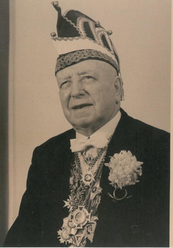 Josef Lürkens Gründer und Ehrenpräsident der KG Blaue Funken Alsdorf 1949 e.v. Am Rosenmontagszug 1950 beteiligten sich die Funken bereits mit einem Karnevalswagen.