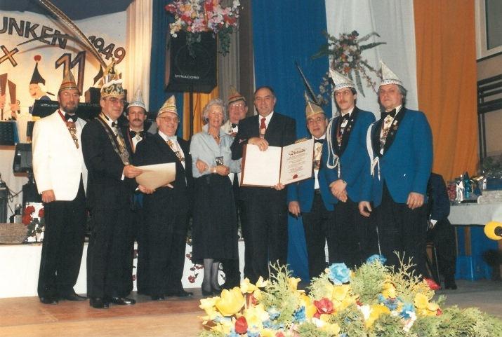 Bei der Jahres Haupt Versammlung vom 12.04.92 würde das Jubiläumsprogram vorgestellt : 11 und 12 Juli 1992 das Grillfest, Funken und Ordensball am 07.11.1992, einen internen Ehrenabend am 16.01.
